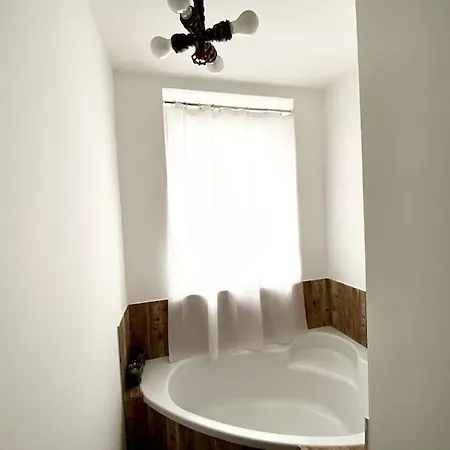 Park Lovely Apartman With Private Parking Apartment *