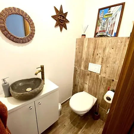 Apartment Park Lovely Apartman With Private Parking