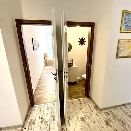 Apartment Park Lovely Apartman With Private Parking *