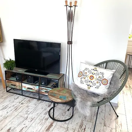 Park Lovely Apartman With Private Parking Apartment